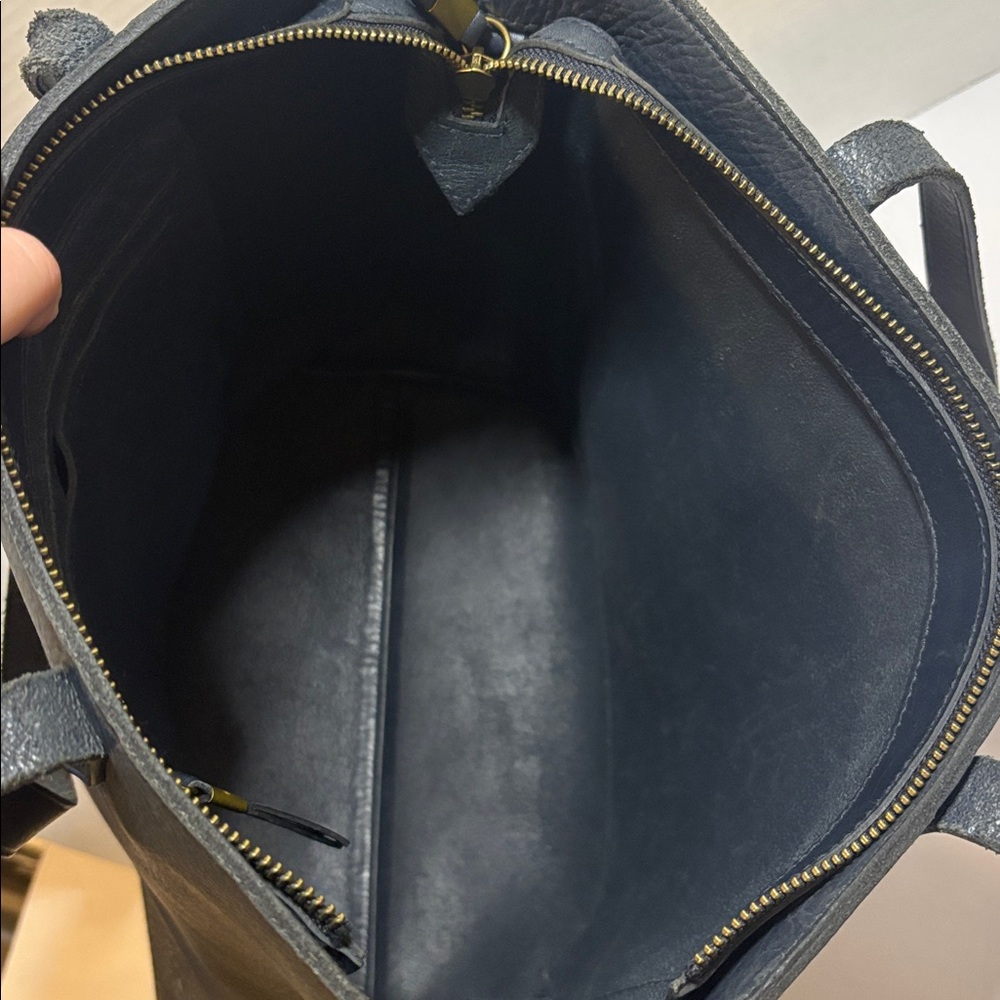 Madewell Leather The Zip-Top Medium Transport Leather Tote Navy - Picture 9 of 16